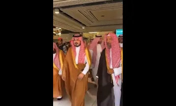 The Deputy Governor of Makkah, Prince Badr Bin Sultan, Sheikh Sudais and other dignitaries arrive at Masjid Al Haram to wash the Ka’bah.