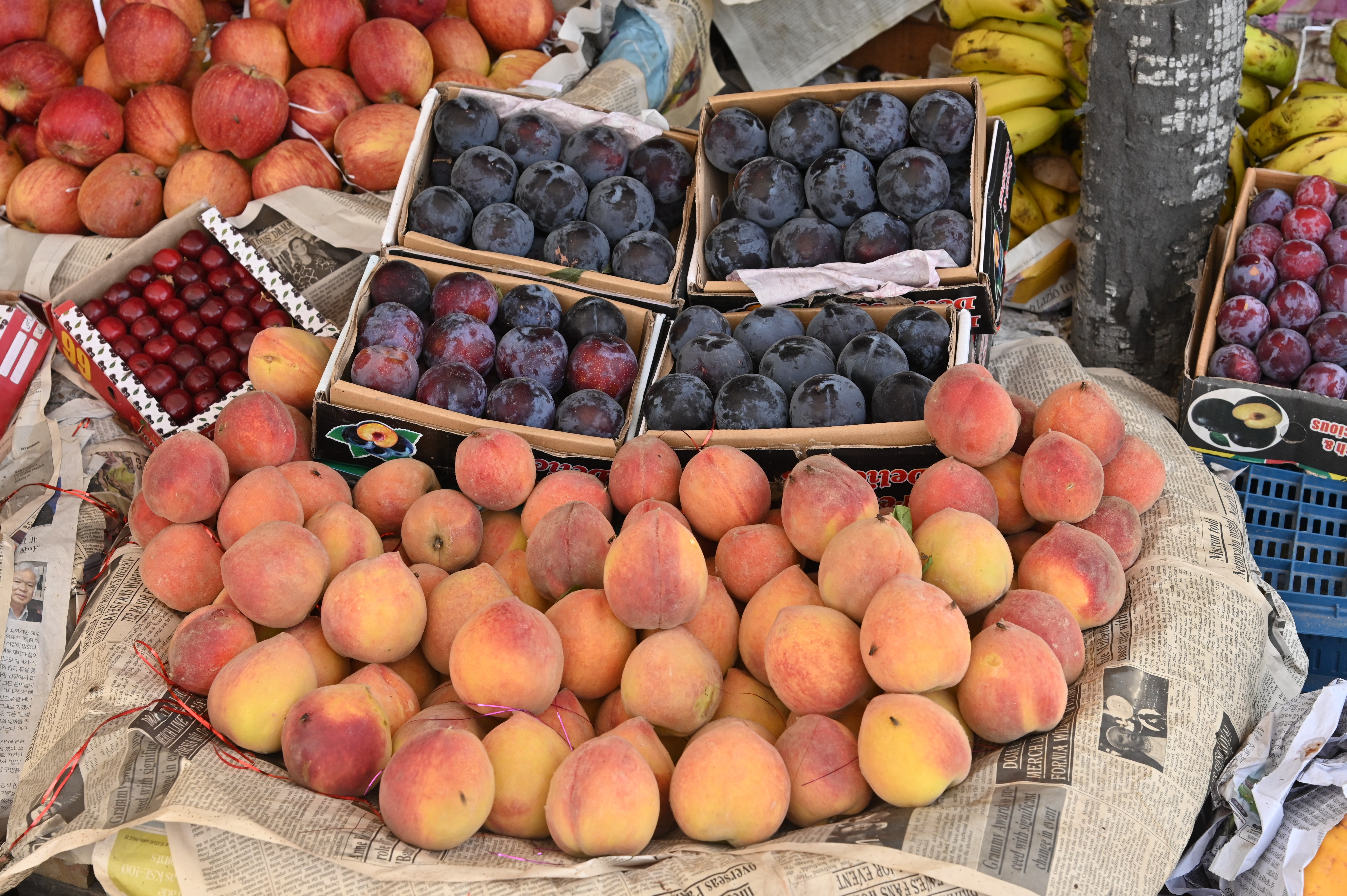 Peaches and plums in a fruit market