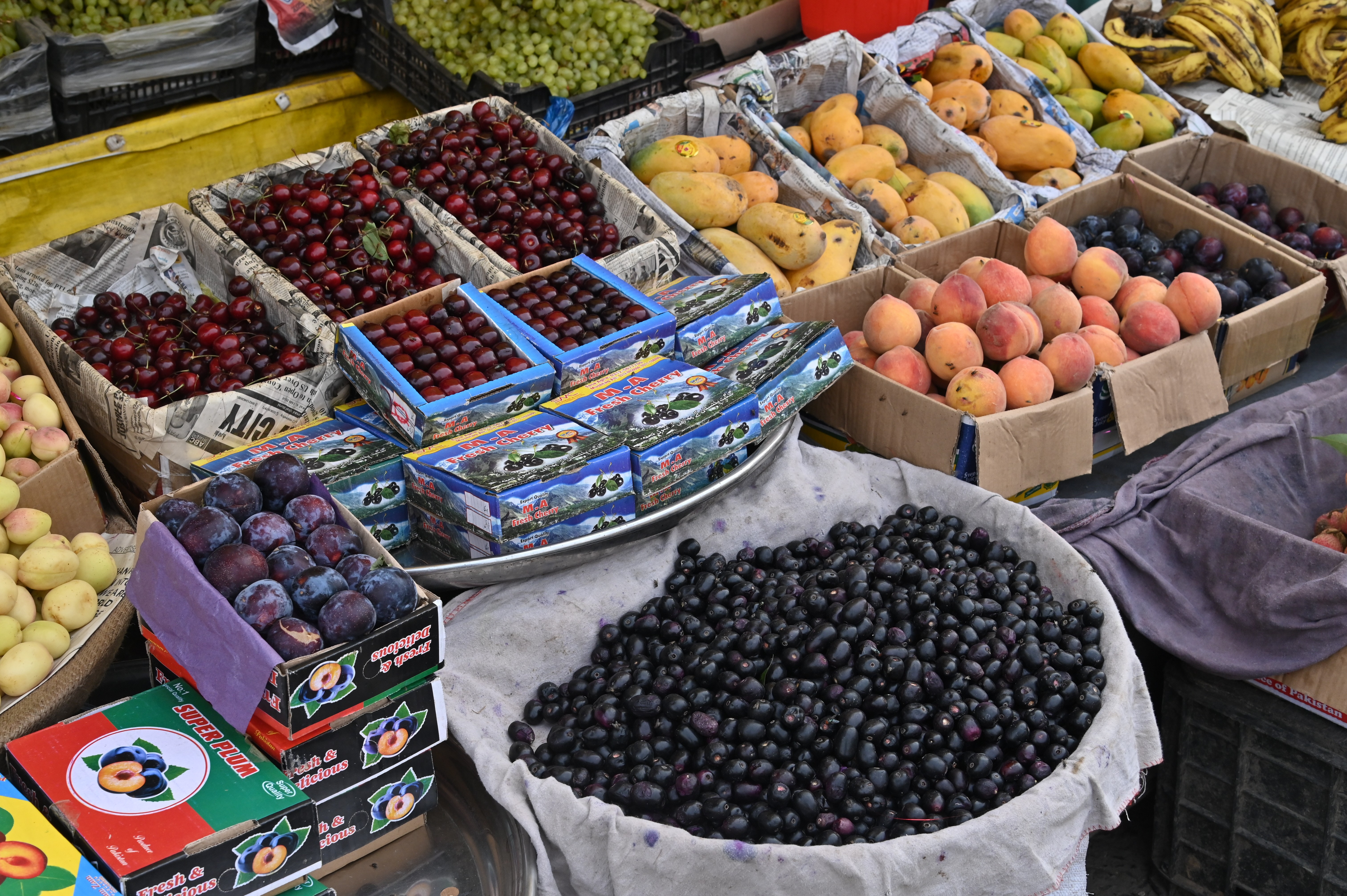 Fresh fruits in a fruit market