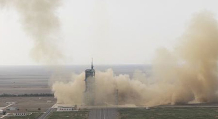 China develops new carrier rocket, spacecraft for moon landing-INP