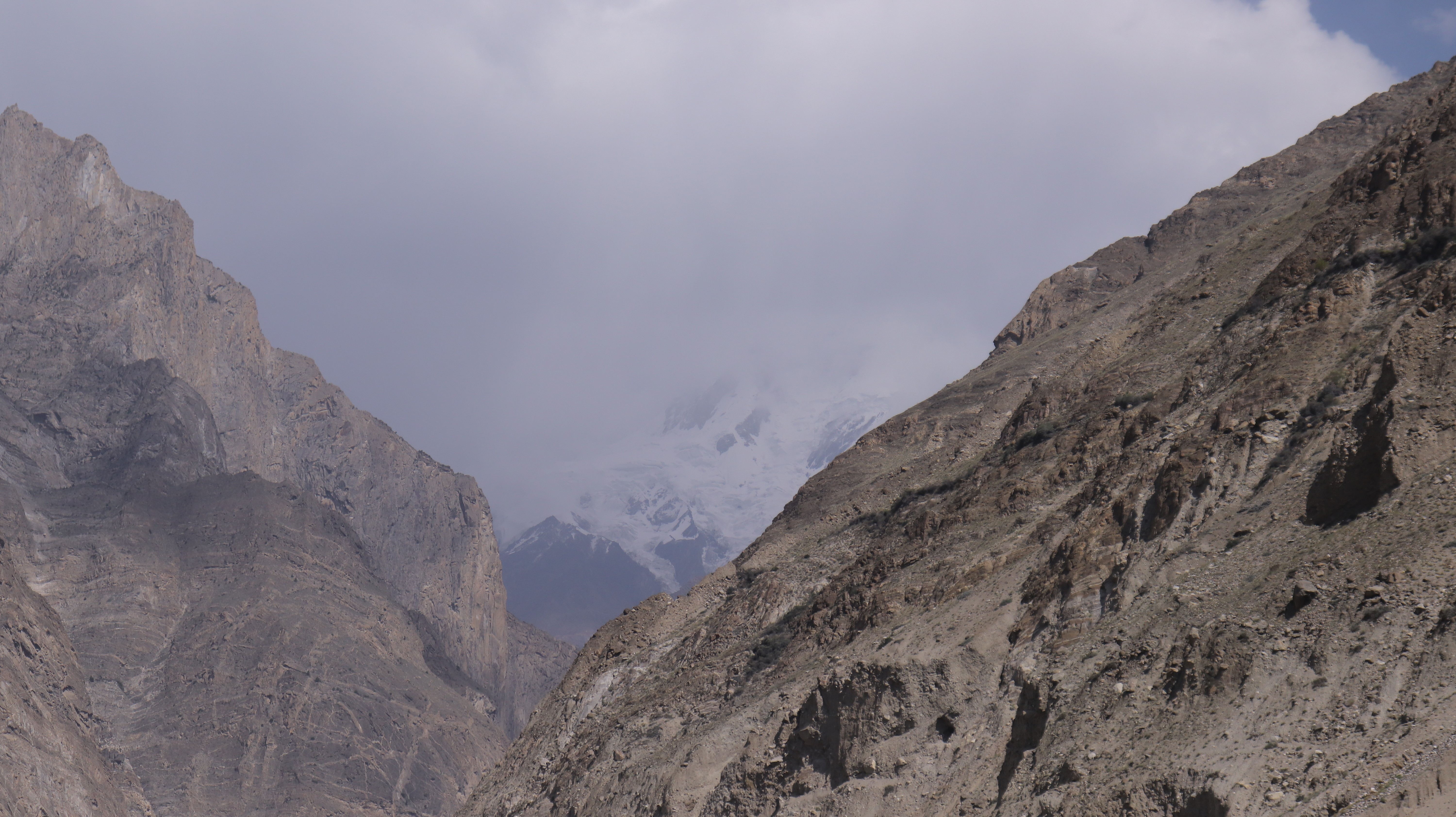 An immense view of Nanga Parbat : one of the 14 eight-thousanders located in between the himalayan peaks