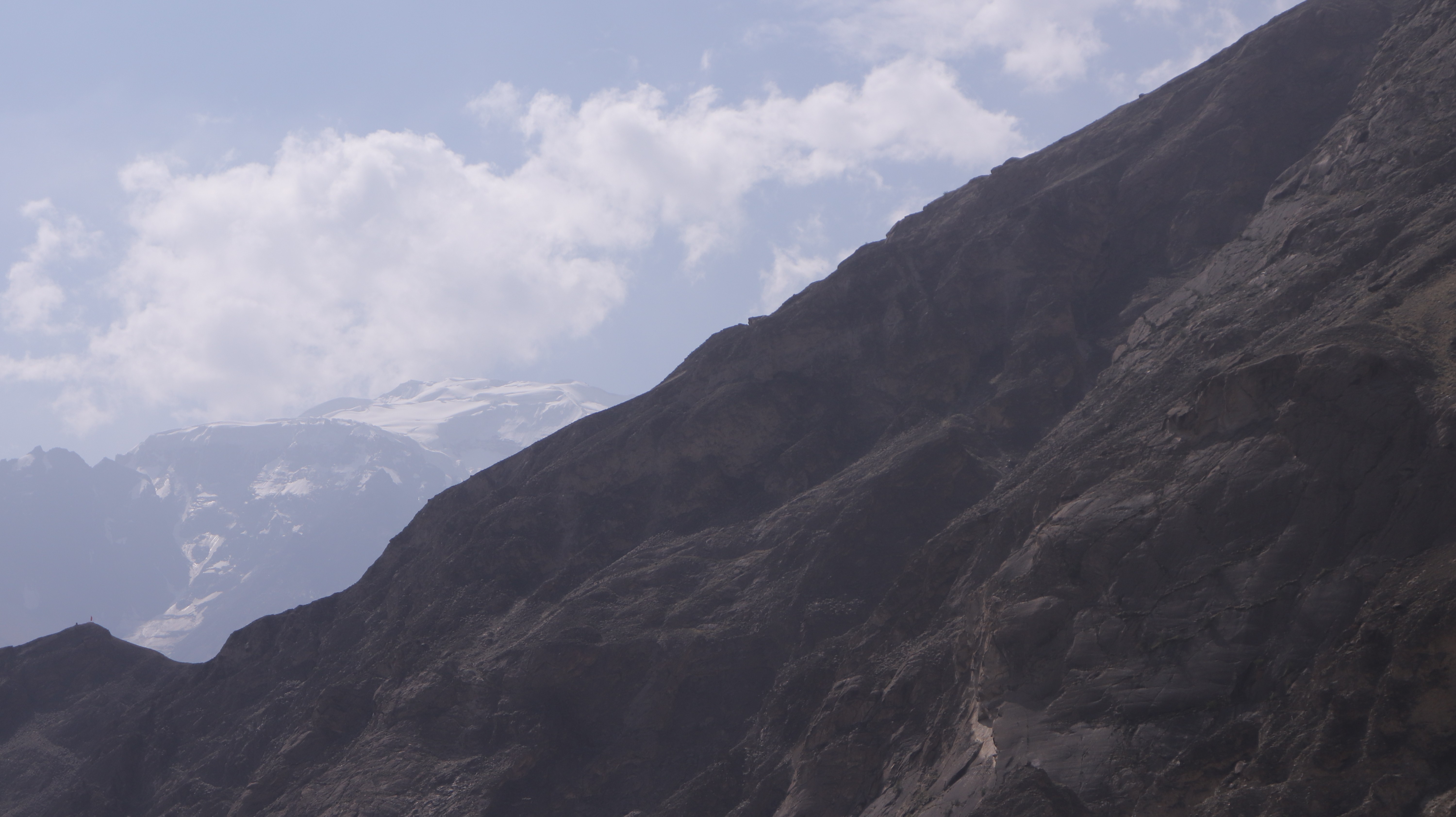 An immense view of Nanga Parbat : one of the 14 eight-thousanders located in between the himalayan peaks