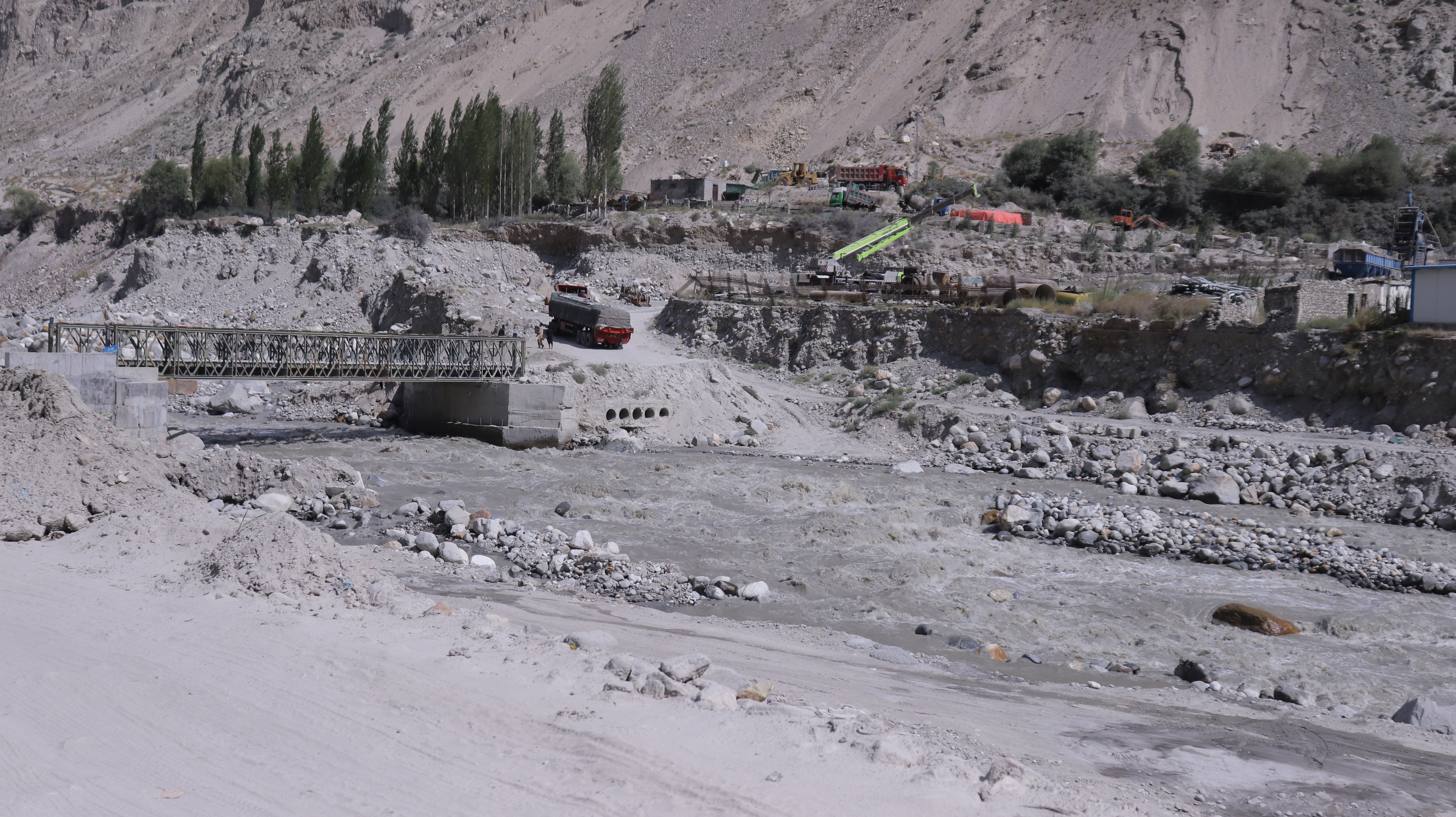 Deployment of heavy machinary and tranfer of construction material to site under development by FWO