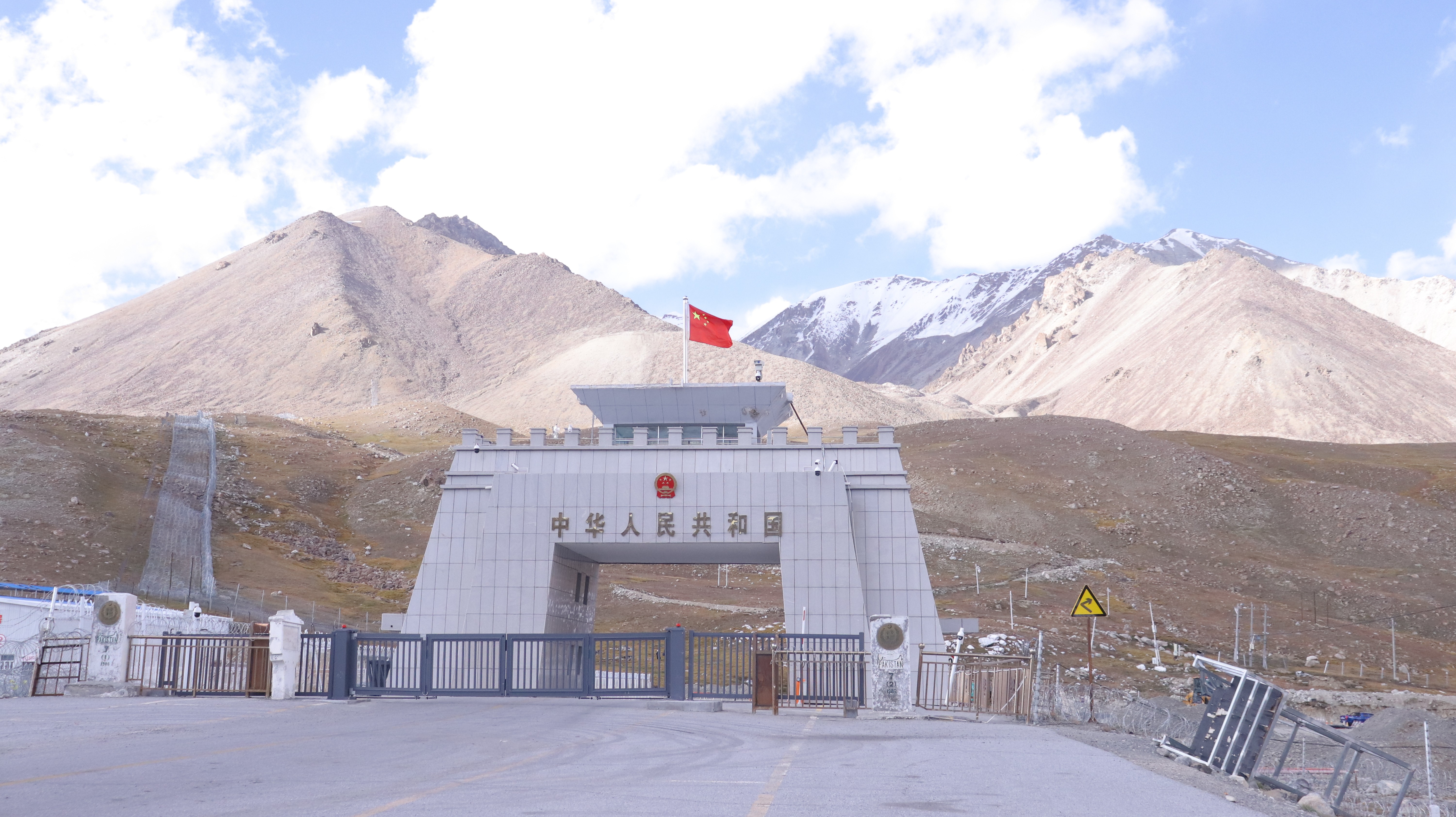 Pakistan-China border crossing at Khunjerab Pass located at 4,600 meters above sea level