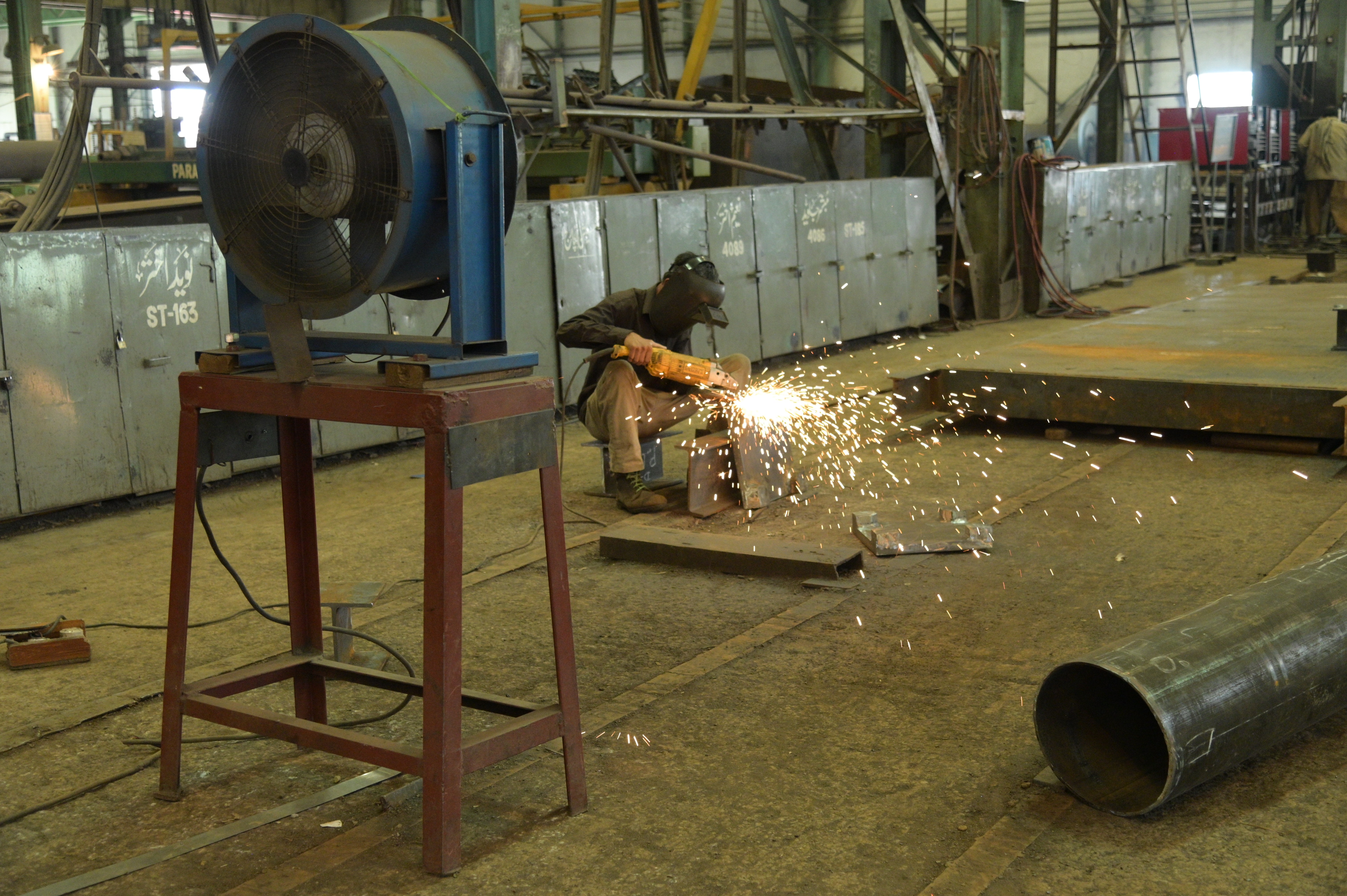 A worker cutting the iron slabs used in construction