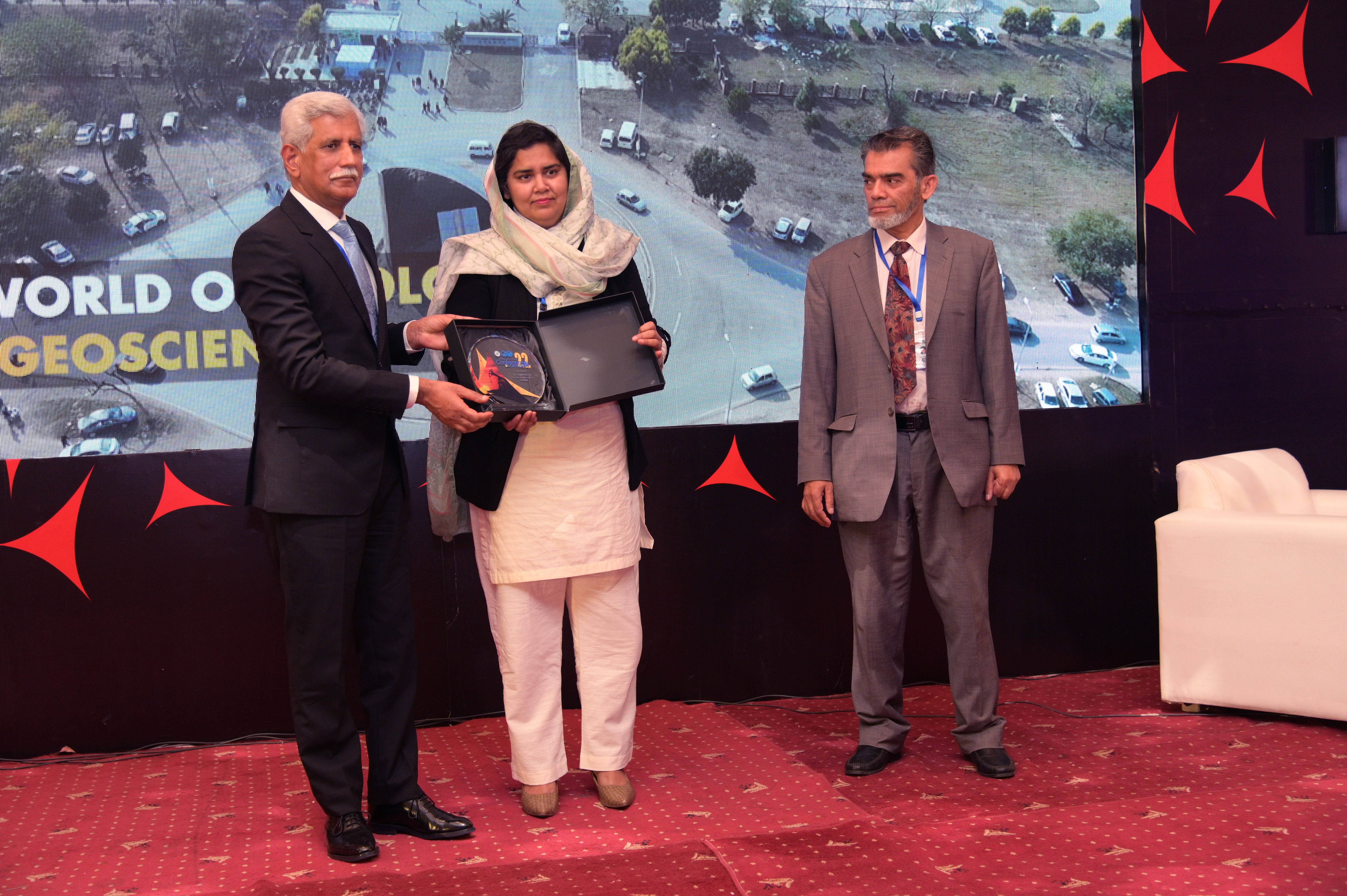 Shields distribution ceremony to the participants at the event of conference and oil show