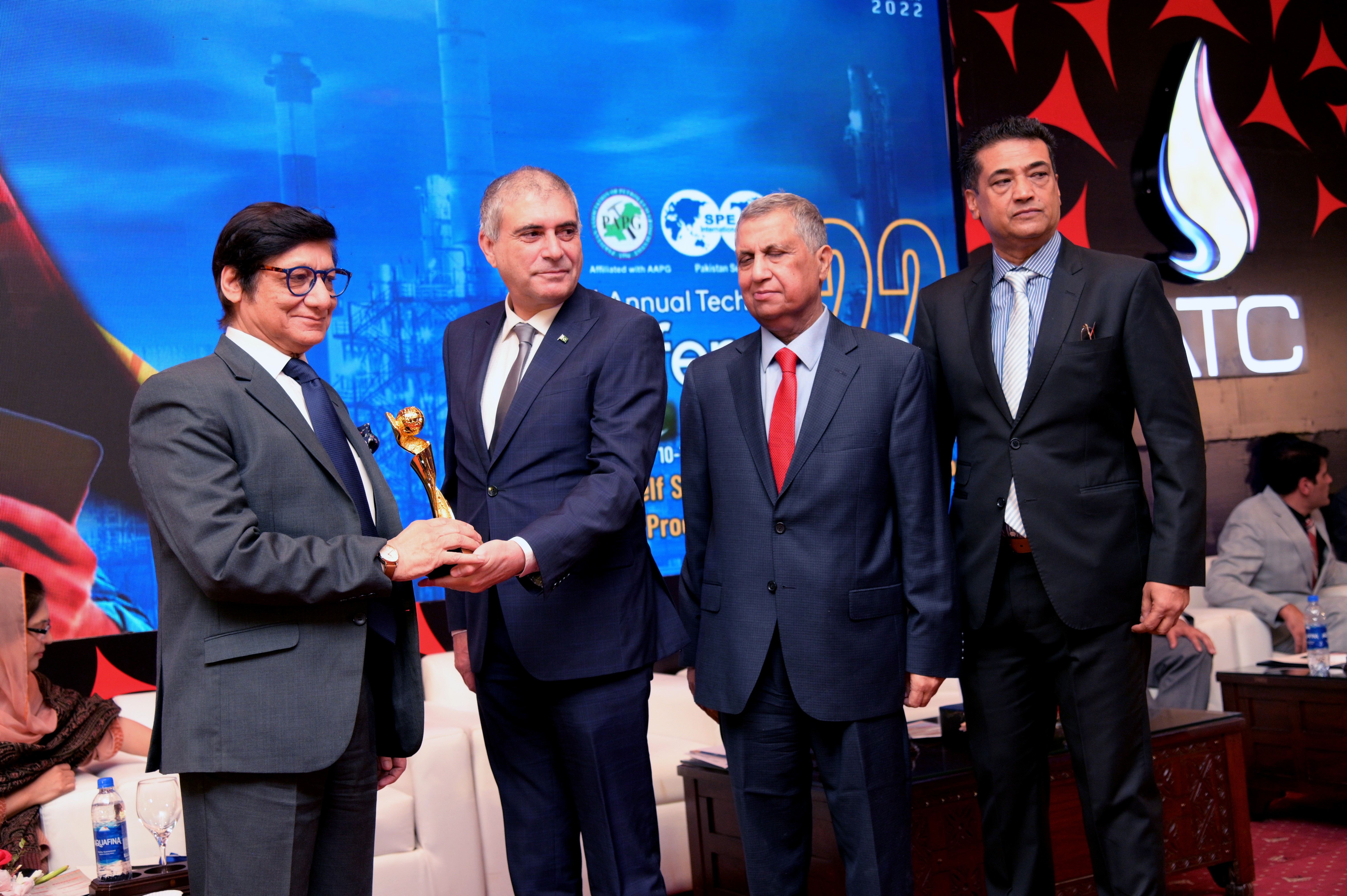 Shields distribution ceremony to the participants at the event of conference and oil show