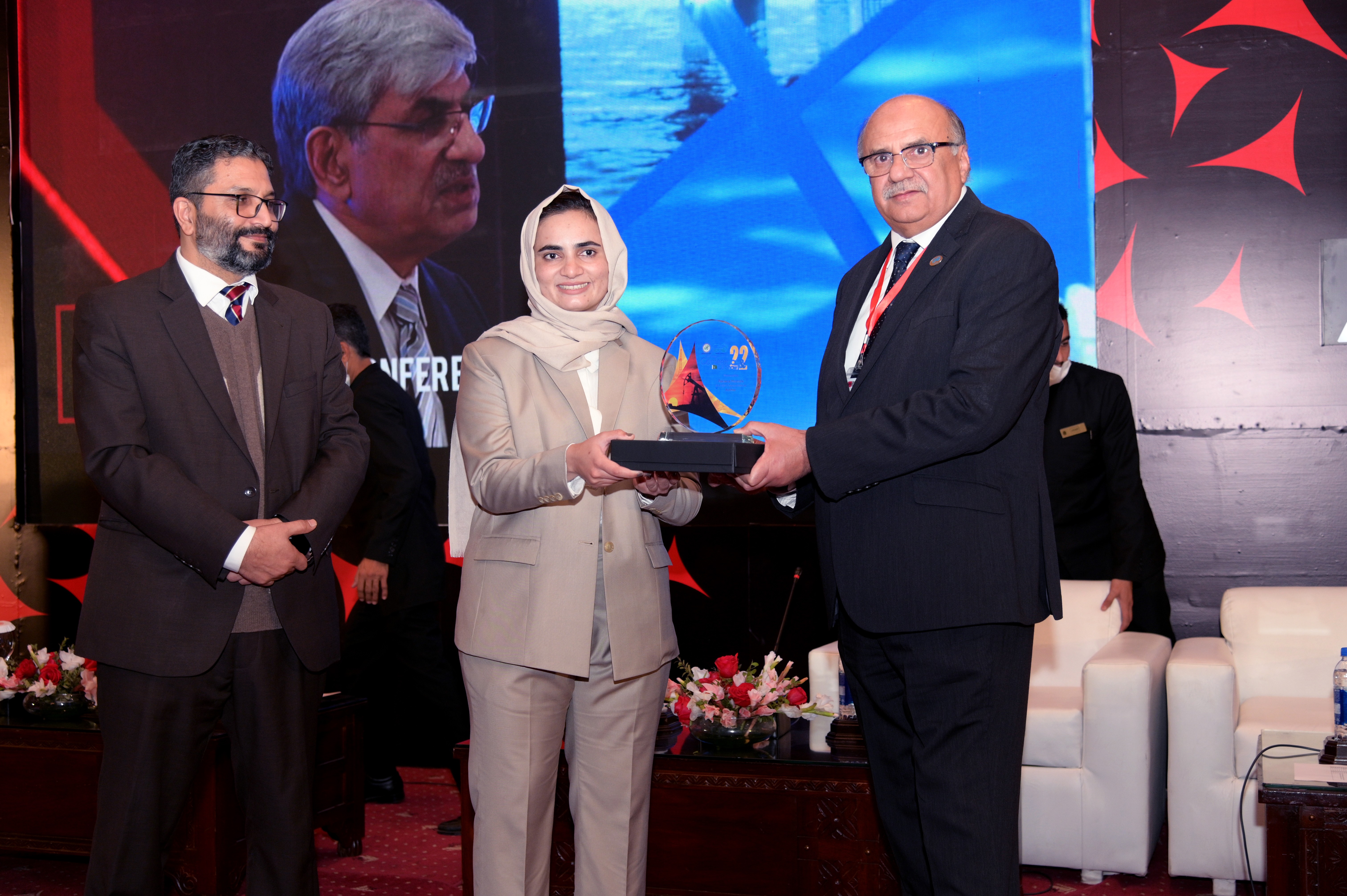 Shields distribution ceremony to the participants at the event of conference and oil show