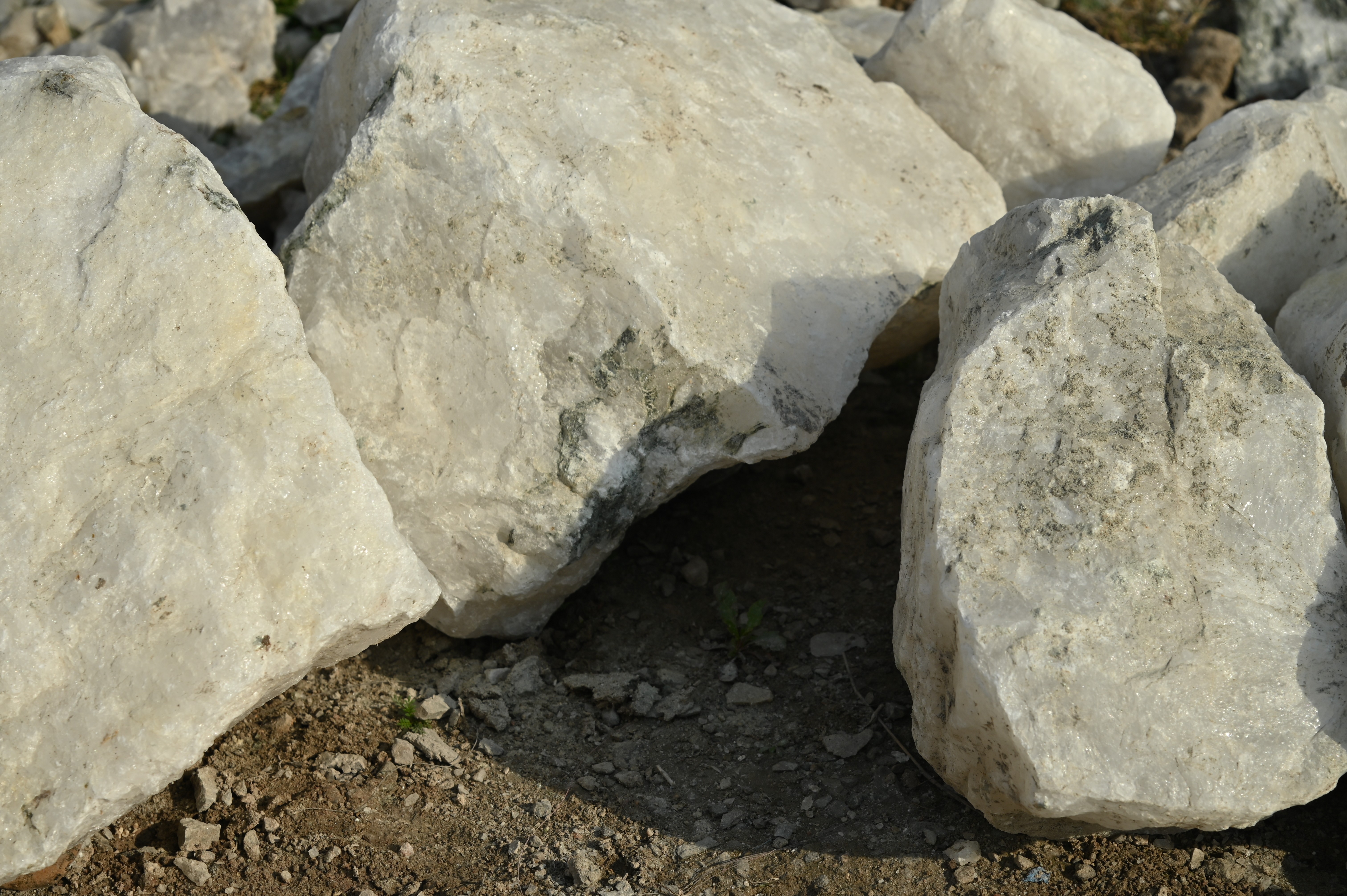 Watery Silica Quartz, an Industrial Mineral