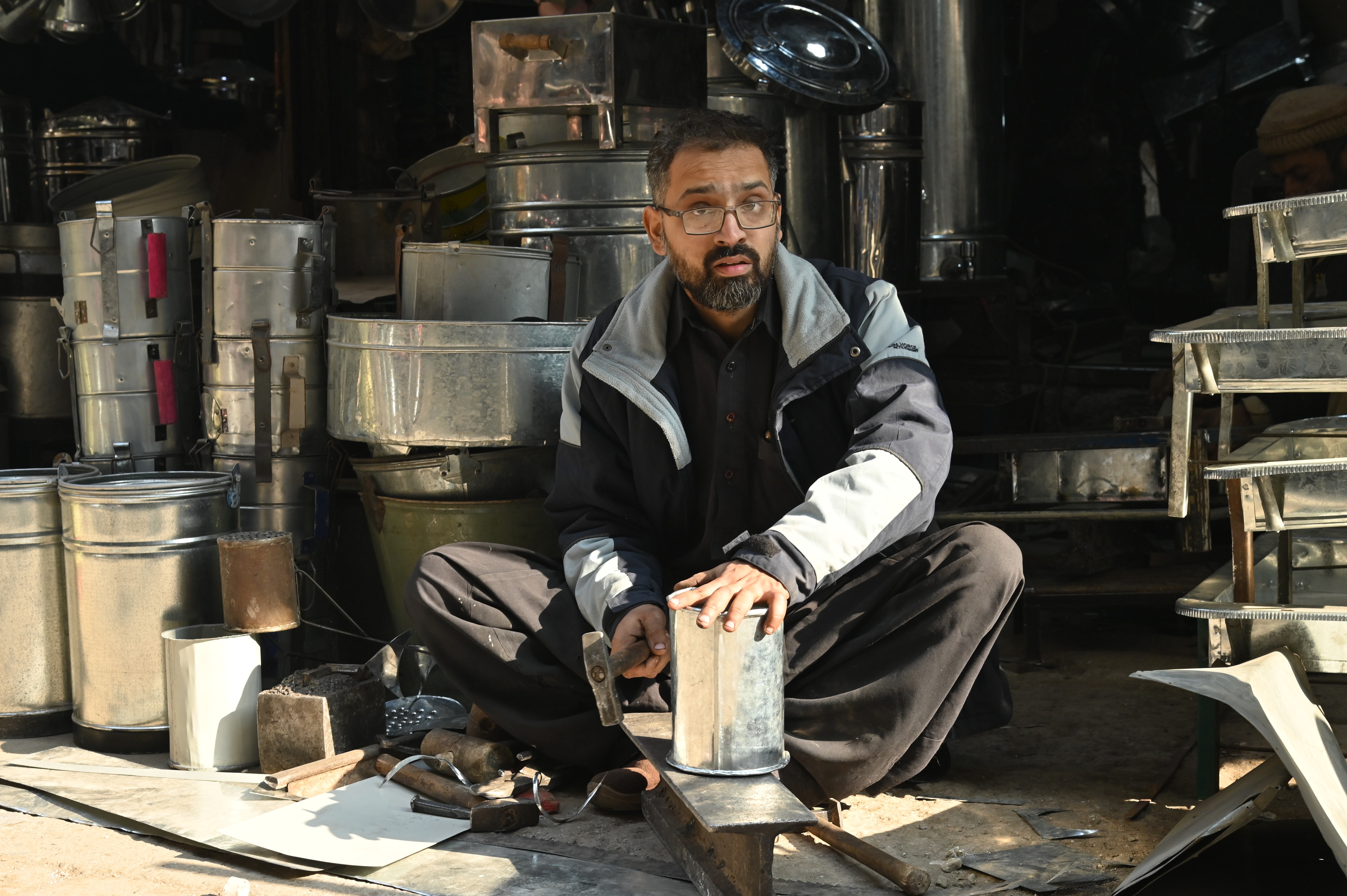 A man making an angithi, a traditional brazier used for space-heating and cooking by using coals