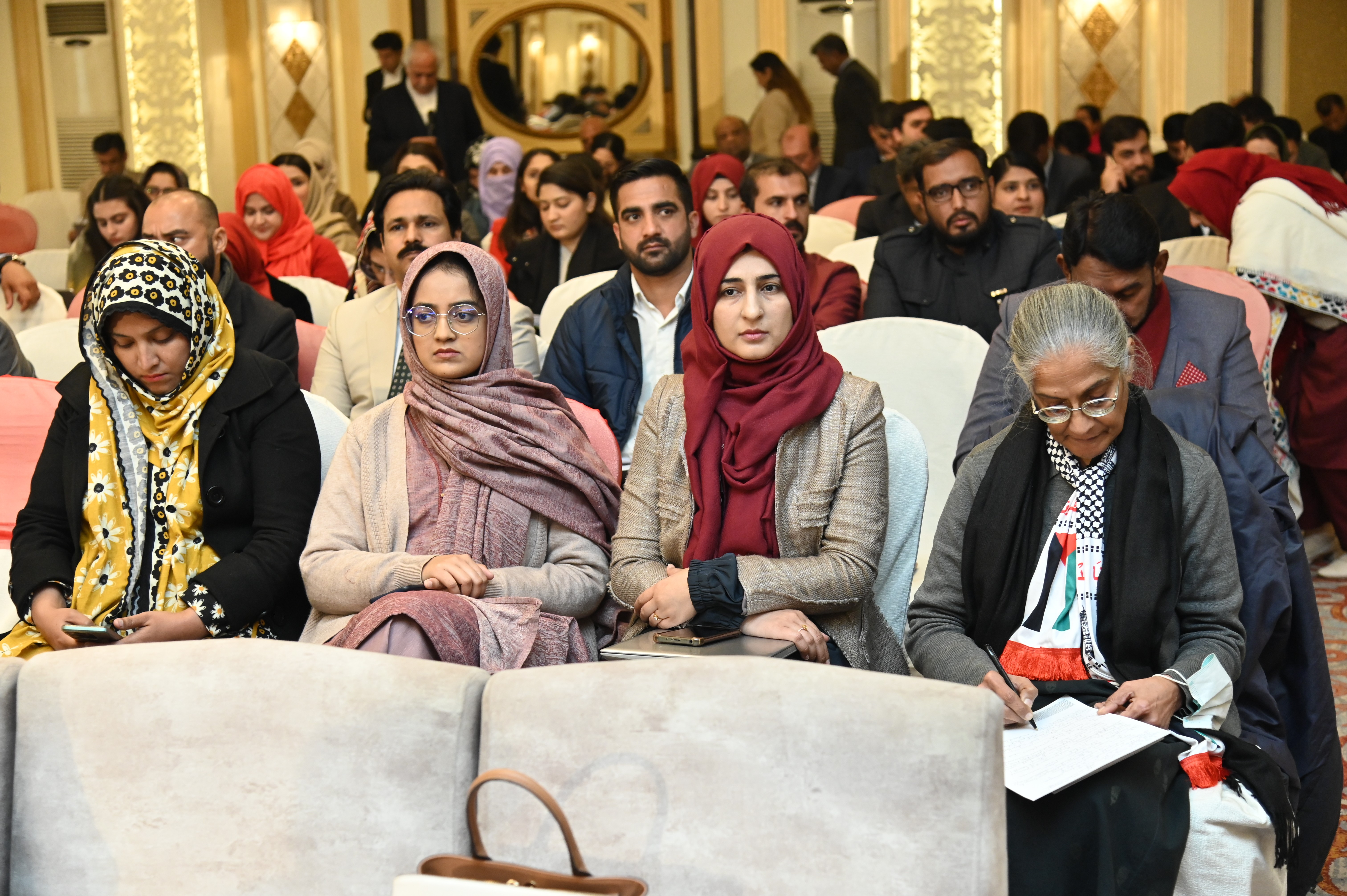 Participants from different institutions at the conference organized by PIDE