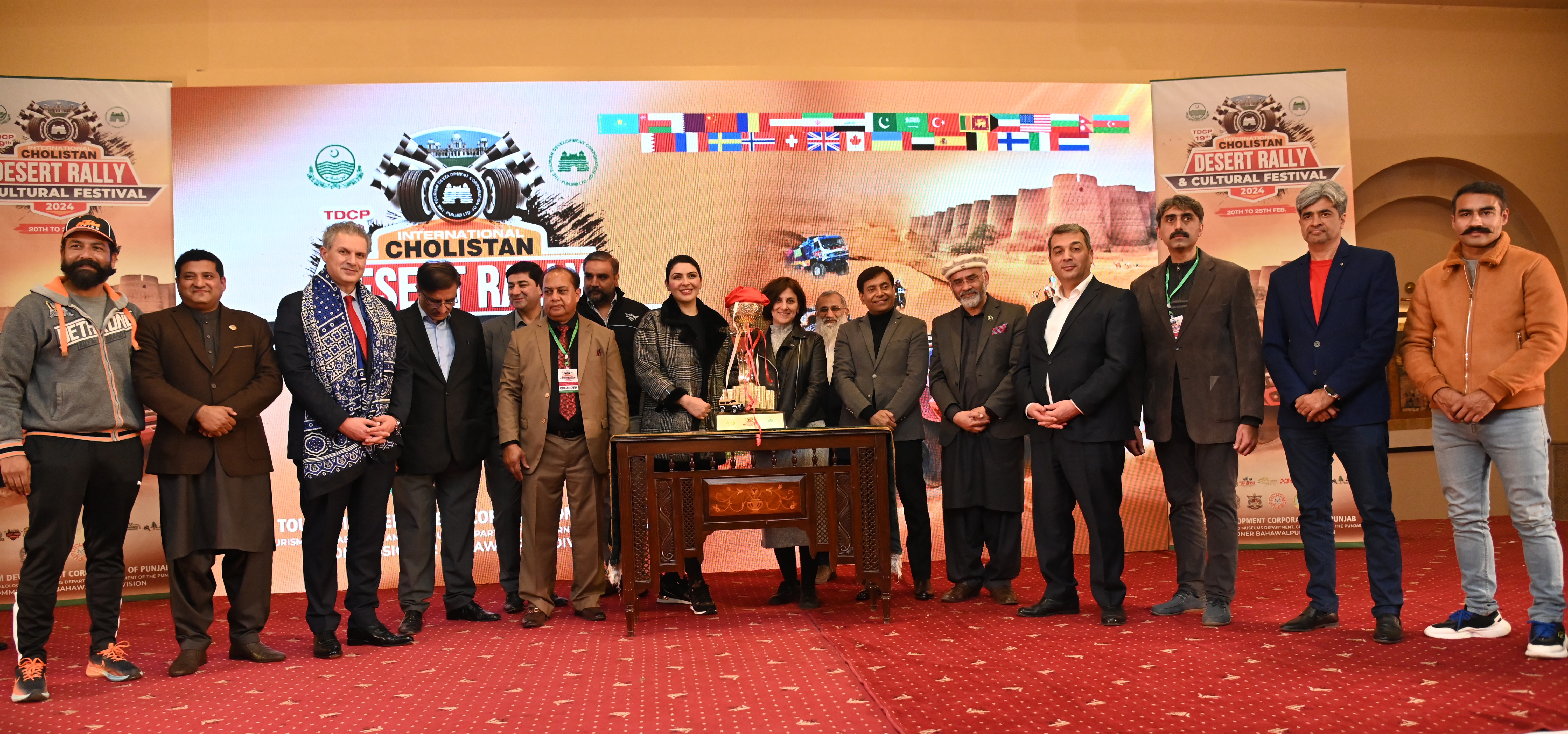 A group photo of chief guests and the participants with the  trophy