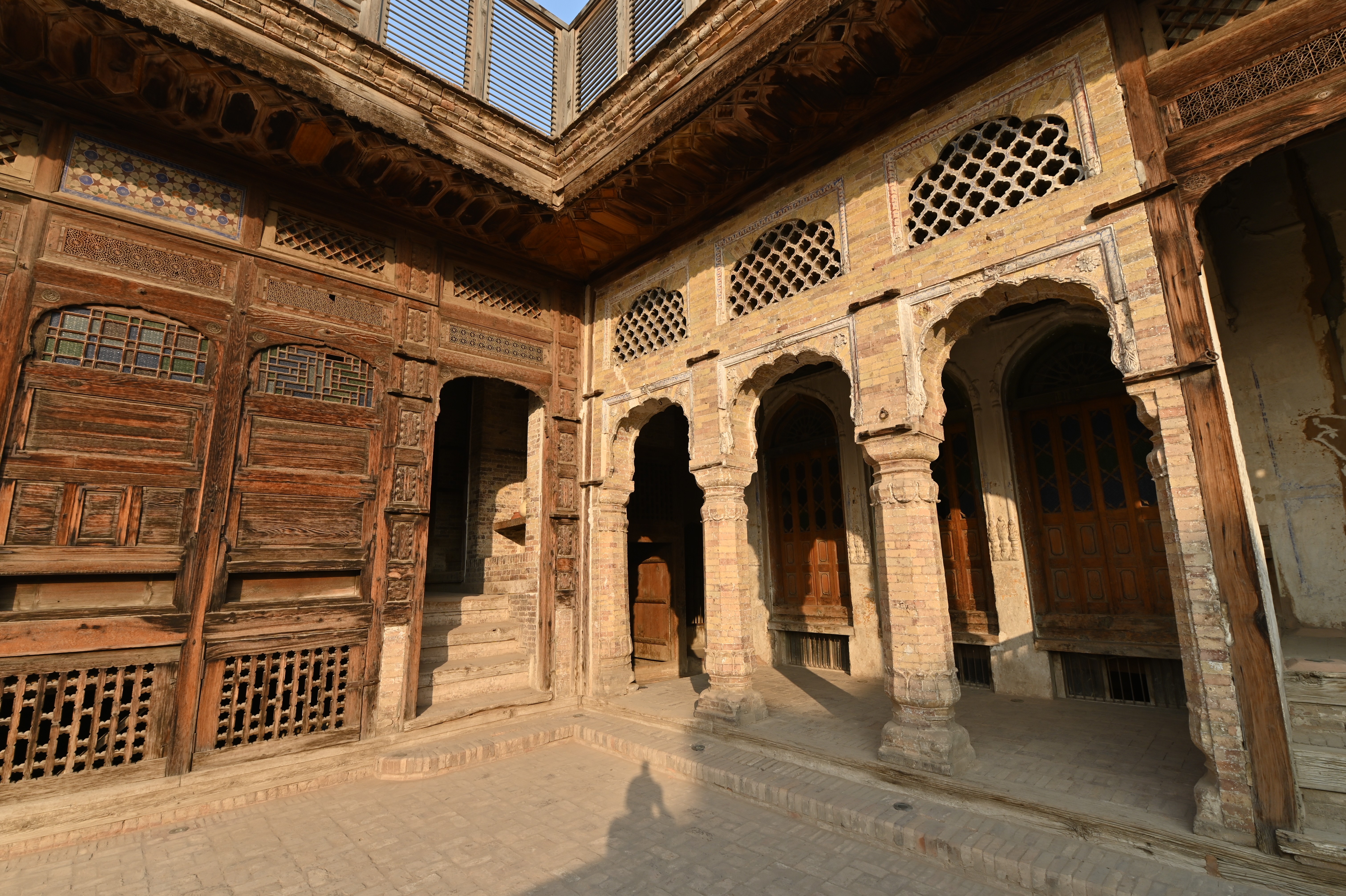 The corridor and the doorways of a house inside Sethi Mohalla