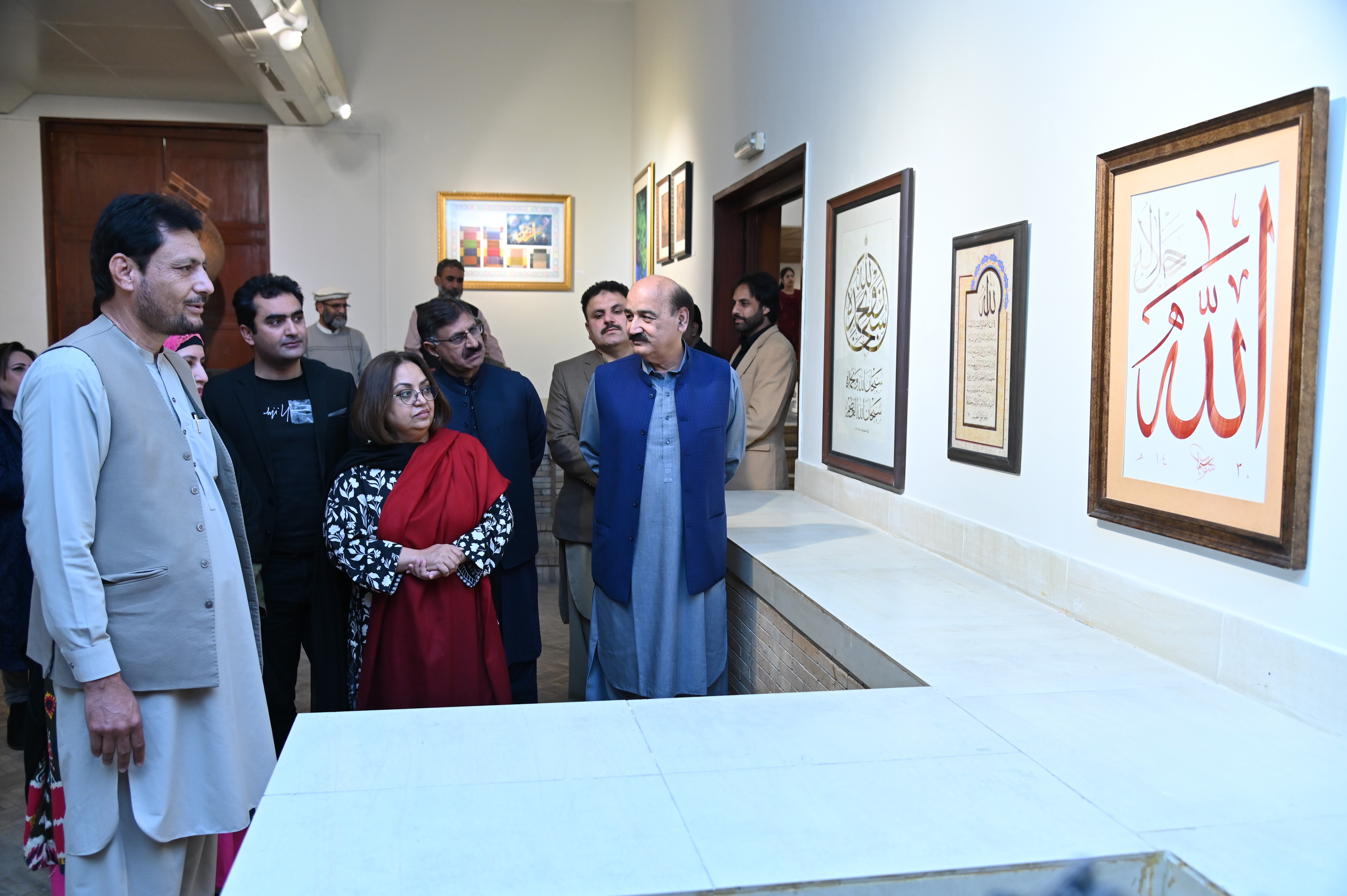 The visit of chief guests at the calligraphy exhibition