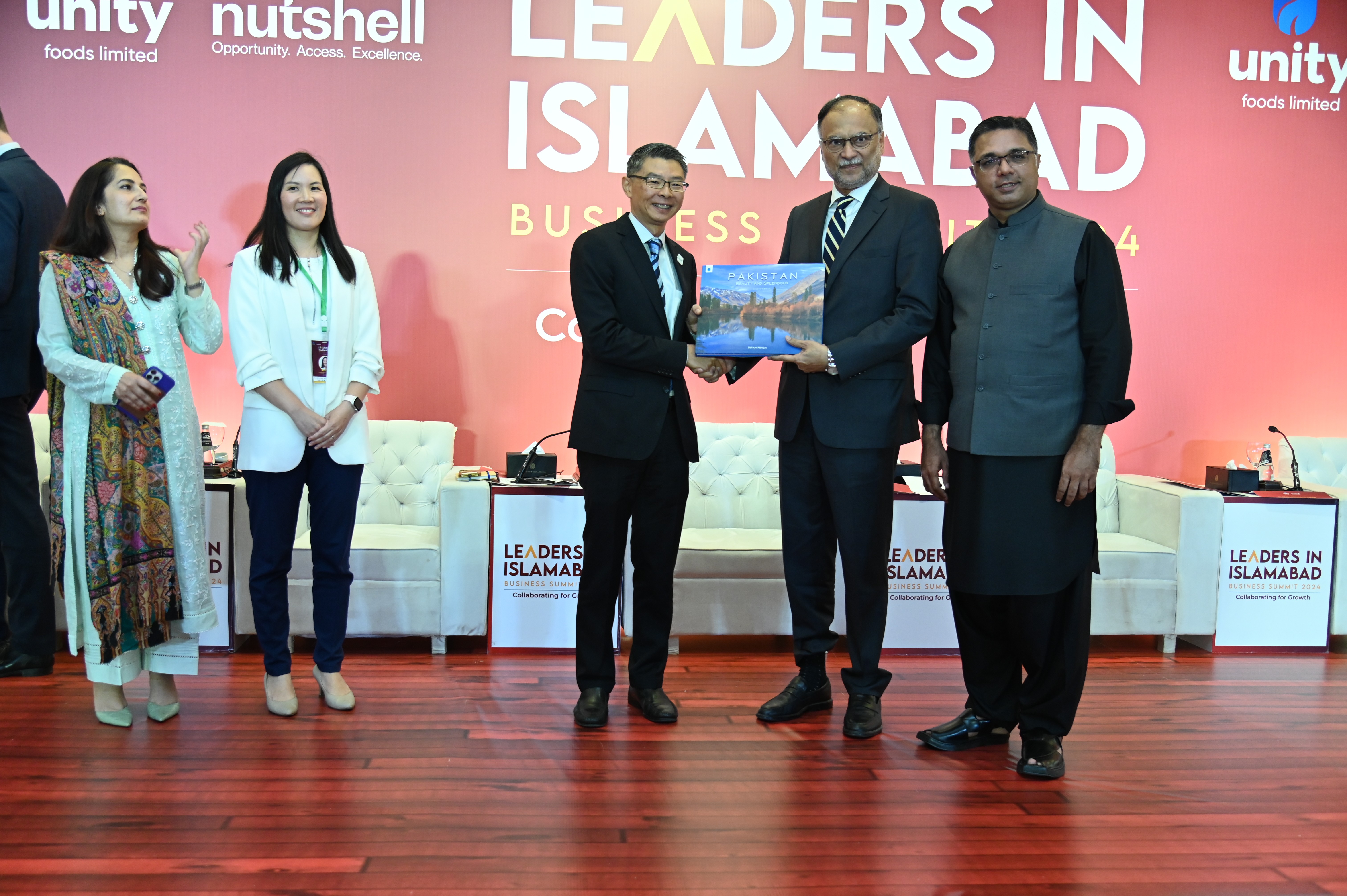 Prof. Ahsan Iqbal, The Federal Minister presenting a handbook of Pakistan to Boo Hock KHOO, Chairman, InfraZamin Board