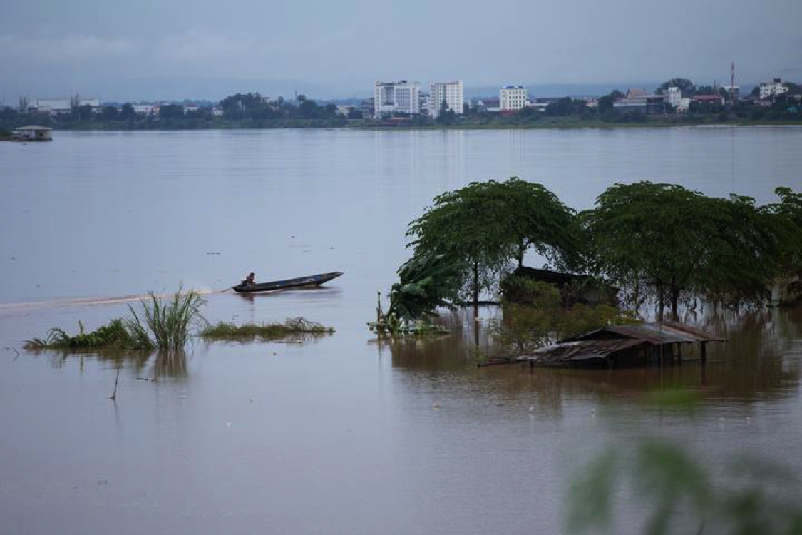 Villagers fish after rain in Mekong River on submerged sandbank, to the west of Lao capital Vientiane, on Aug. 20, 2022, (Photo by Kaikeo Saiyasane/Xinhua)