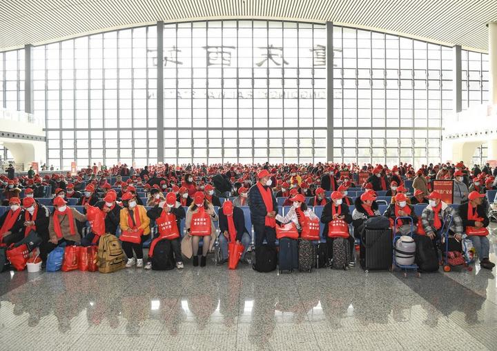Chongqing-Migrant workers,train 1.jpg