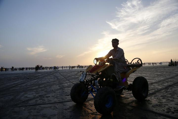 Karachi-Beach 4.jpeg